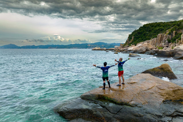 Ngất ngây cung đường vượt đồi cát nóng, băng rừng “săn mặt trời” ở cực Đông