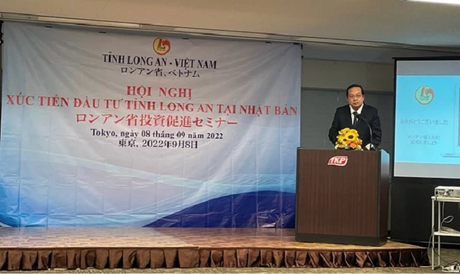 Phó Chủ tịch UBND tỉnh Long An Nguyễn Minh Lâm giới thiệu những lợi thế, cơ hội đầu tư và định hướng thu hút đầu tư vào tỉnh này.