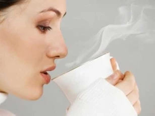 Một cốc nước nóng “trị” 10 bệnh dễ mắc, không phải ai cũng biết