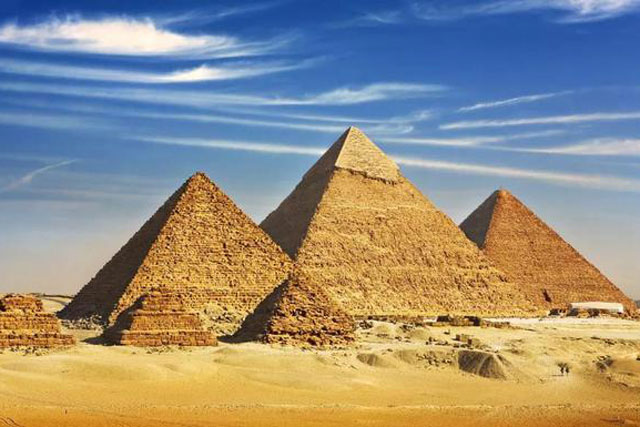 Kim tự tháp Ai Cập mọc bên dòng sông “ma”