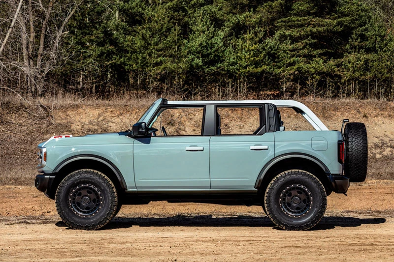 2. Ford Bronco (giá khởi điểm: 31.300 USD).