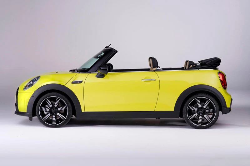 4. Mini Cooper Convertible (giá khởi điểm: 33.800 USD).