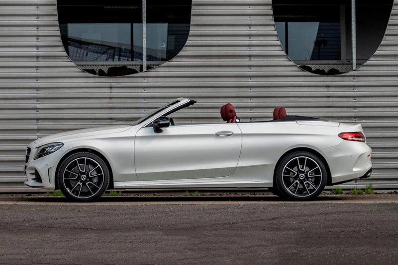 9. Mercedes-Benz C-Class Cabriolet (giá khởi điểm: 55.400 USD).