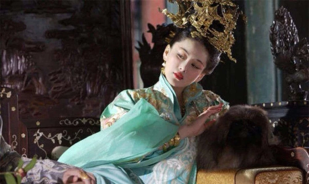 Hoàng đế dính chiêu của cung nữ hơn 17 tuổi, hết lòng si mê, đày hoàng hậu vào lãnh cung - Ảnh 5.