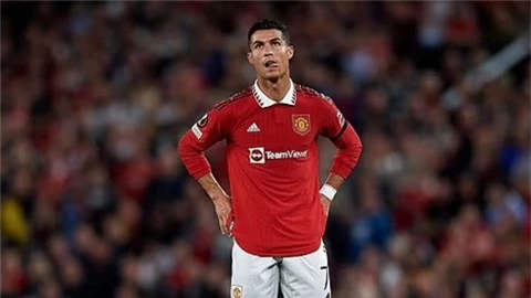 Ronaldo bị chê hết thời sau trận Man United thua Real Sociedad