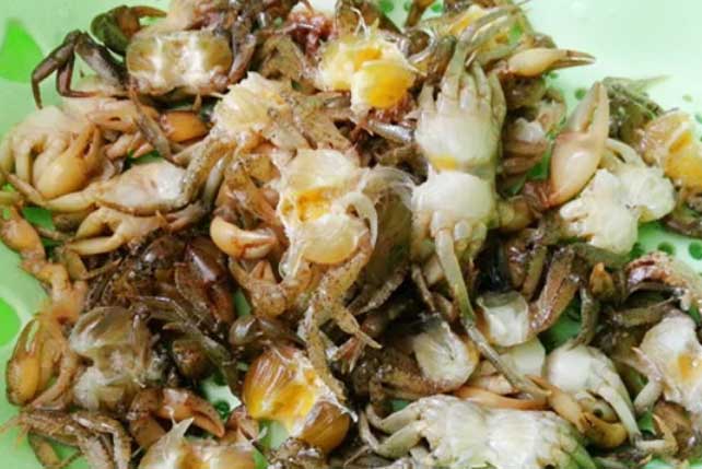 Ăn cua kiểu này là đang "đón" bệnh vào người, hủy hoại sức khỏe, nhiều người Việt vẫn mắc