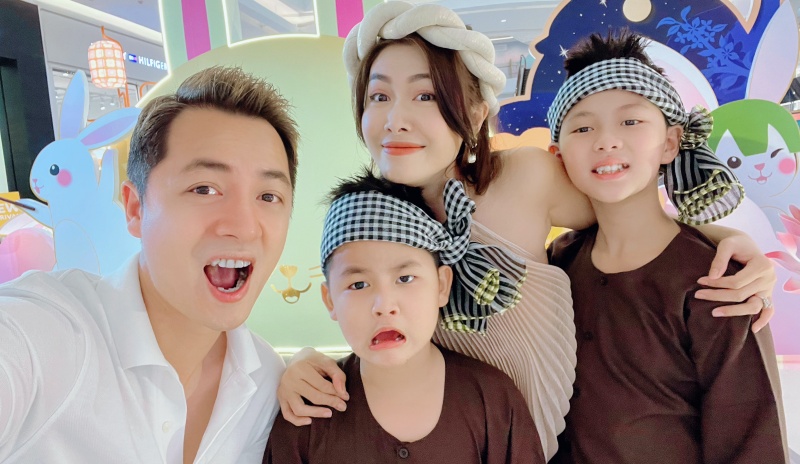 Hai nhóc tỳ nhà Đăng Khôi - Thuỷ Anh lên đồ chú cuội cực đáng yêu đón Trung Thu