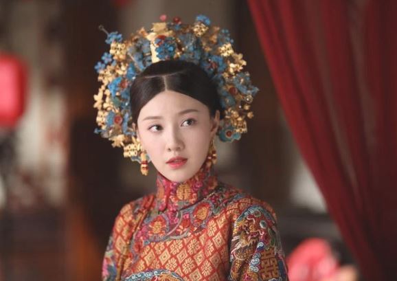 Hoàng đế "dính chiêu" của cung nữ hơn 17 tuổi, hết lòng si mê, đày hoàng hậu vào lãnh cung