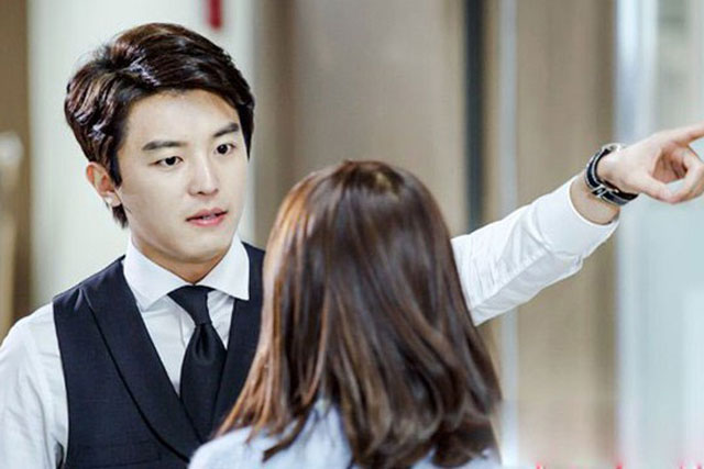 Chồng lên tận công ty vợ để bắt về nhà nấu cơm, người phụ nữ chỉ làm 1 việc trong 3 ngày khiến đối phương hoảng hồn xin tha thứ