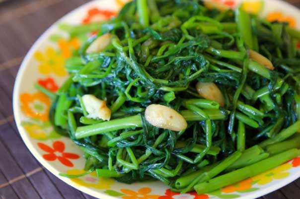 Ăn rau muống cùng thứ này hại đủ đường, chớ dại mà làm theo