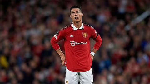 Ronaldo bị chê hết thời sau trận Man United thua Real Sociedad