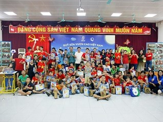 Quỹ sữa Vươn cao Việt Nam đến với trẻ em kém may mắn nhân dịp Trung thu
