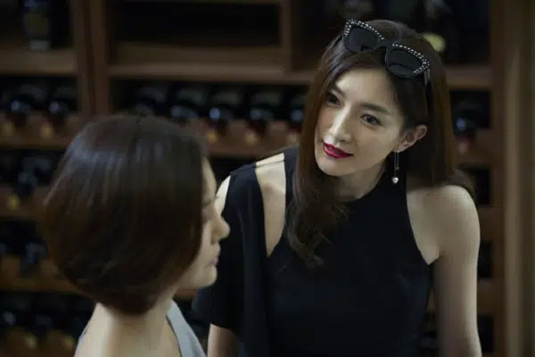 Em chồng mách lẻo "chị dâu làm gì mà tối ngày về muộn, trốn nấu cơm", tôi thẳng tay dạy cho bài học nhớ đời