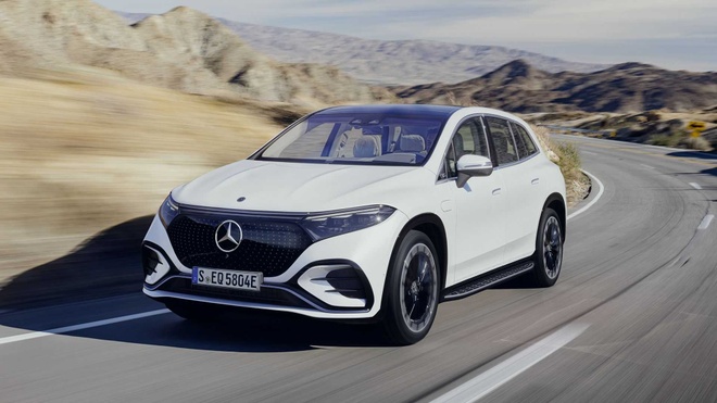 SUV Mercedes-Benz EQS 2023 chốt giá từ 104.400 USD