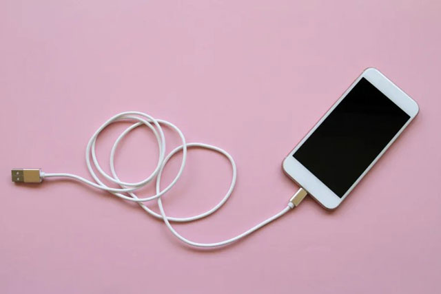 4 thói quen tưởng vô hại nhưng phá hủy pin điện thoại hàng đầu, số 3 nhiều người mắc phải nhất