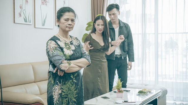 Mẹ chia cho trai út căn nhà 10 tỷ trên thành phố, 10 năm sau phải sững sờ với cảnh tượng khó tin trên mảnh đất khô cằn của vợ chồng dâu cả