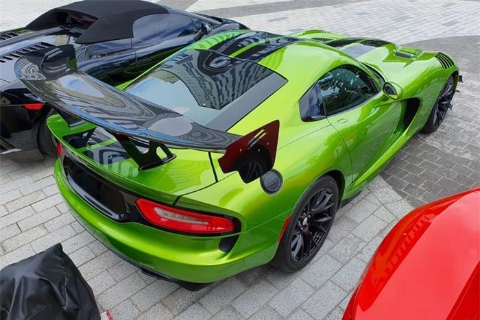  Tại thời điểm ra mắt, Dodge Viper ACR bản tiêu chuẩn có giá khởi điểm 121.395 USD tại Mỹ. Số tiền của bản Snakeskin ACR Edition cùng gói Extreme Aero sẽ cao hơn nhiều so với con số này. Dòng Viper đã chấm dứt sản xuất vào năm 2017. 