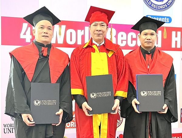 Doanh nghiệp Việt lập kỉ lục sản xuất ngói đất sét nung lớn nhất thế giới