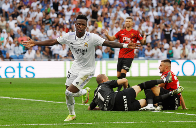 Hủy diệt Mallorca bằng toàn siêu phẩm, Real toàn thắng chiếm ngôi đầu