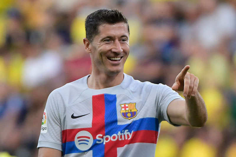Lewandowski liên tục ghi bàn, Barca chiếm ngôi đầu BXH La Liga