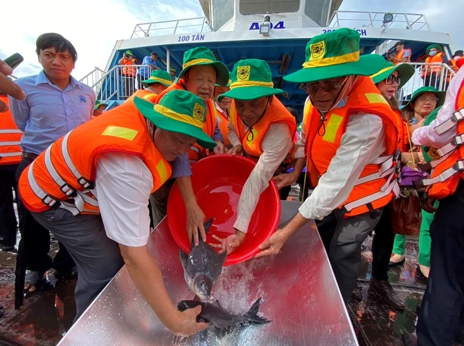 Nhiều loài thủy sản bản địa, có giá trị của vùng ĐBSCL đang đứng trước nguy cơ suy giảm hoặc đe dọa tuyệt chủng ngoài tự nhiên”,