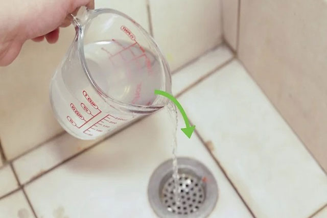 Thông cống bị tắc nghẽn dùng nước nóng là sai: Đây mới là cách giúp cống hoạt động trơn tru trong tích tắc