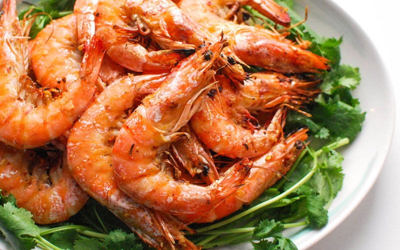 Lợi ích tuyệt vời và những "đại kị" khi ăn tôm rất nhiều người mắc phải mà không biết