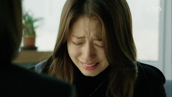 Rụng rời khi thấy tiếng cô hàng xóm cười khúc khích trong nhà tắm: "Kỳ lưng cho em đi chồng"