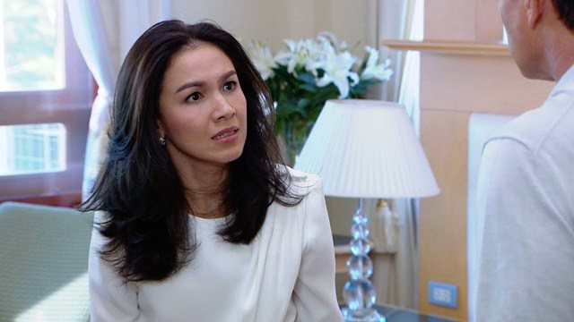 Từ tòa án về mẹ chồng cũ đợi sẵn đưa cho 1 thứ, về mở ra mà tôi khóc nấc