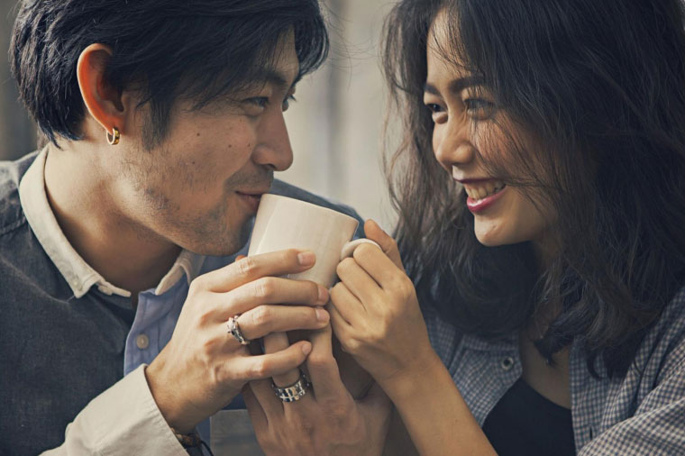 5 câu đàn ông yêu vợ không bao giờ nói, phụ nữ nào cưới được chồng như vậy phải giữ chặt