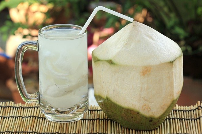 Uống nước dừa giúp giảm cân