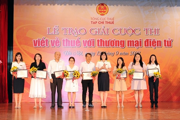 Trao giải cuộc thi viết về Thuế với thương mại điện tử