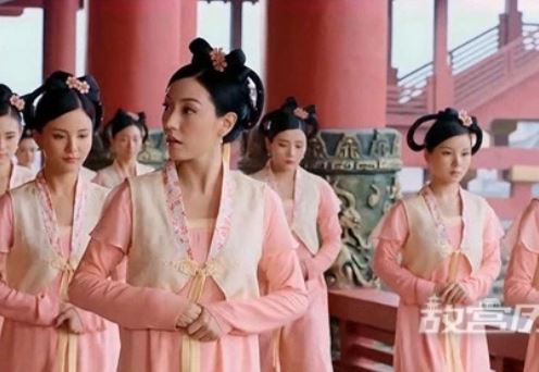 Kh&#xE1;c v&#x1EDB;i phim &#x1EA3;nh, phi t&#x1EA7;n kh&#xF4;ng th&#x1EC3; t&#x1EF1; &#xFD; qu&#xE1;t m&#x1EAF;ng cung n&#x1EEF;: L&#xFD; do cu&#x1ED1;i l&#xE0; &#x111;i&#x1EC1;u h&#x1ECD; e s&#x1EE3;