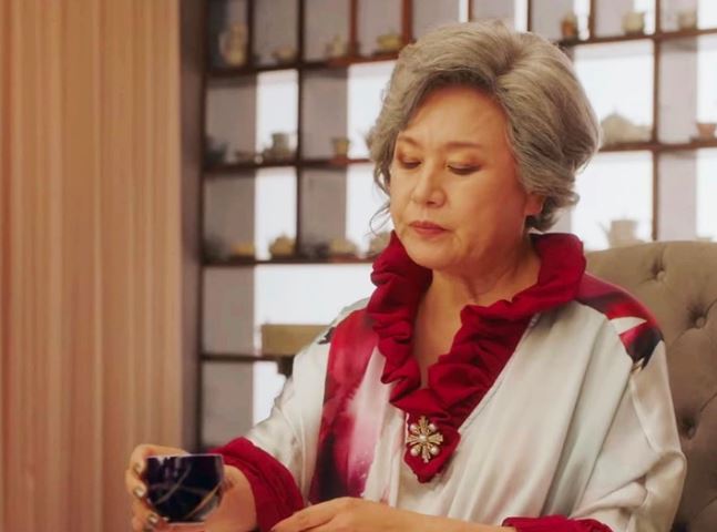 Vợ tỏ ra cao thượng không cần tiền chu cấp nuôi con sau ly hôn, mẹ tôi vạch trần sự dối trá của cô ấy khiến tôi ngã quỵ