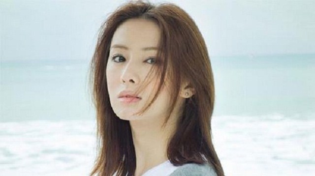 Chồng mua gói muối đặt ở đầu giường, vợ hỏi nguyên do thì nhận được câu trả lời khiến cô chết lặng