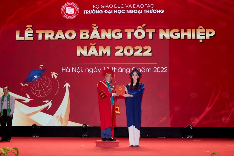 Vừa kết thúc nhiệm kỳ, Hoa hậu Lương Thuỳ Linh “ẵm” bằng tốt nghiệp loại xuất sắc