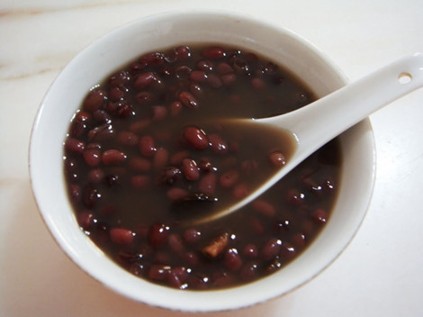 Giảm cân bằng đậu đen ngâm dấm nhiều chị em chưa biết