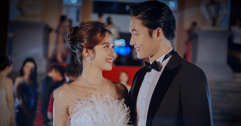 Phan Minh Huyền và Đình Tú như công chúa, hoàng tử trên thảm đỏ Lễ trao giải Cánh Diều