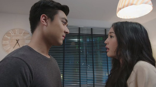 Chuyến công tác bị hoãn đột xuất, chồng đã phát hiện được 'bí mật động trời' trong nhà, từ đó càng ân hận và thương vợ khôn xiết