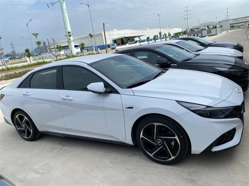 Đại lý hé lộ giá bán Hyundai Elantra 2023, bản N-Line lên tới 839 triệu đồng 187044