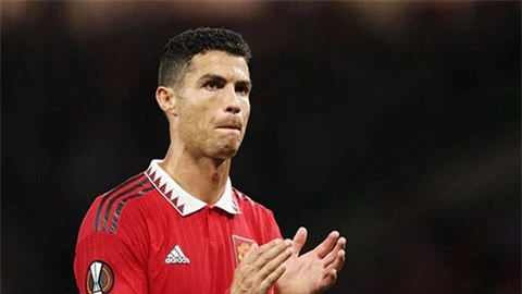 Ronaldo từ chối mức lương 1,7 triệu bảng/tuần để ở lại châu Âu
