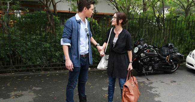 Bị dọa đuổi về ngoại vì 'không trọn phận làm vợ', tôi lẳng lặng mở điện thoại cho chồng xem đoạn tin nhắn khiến anh đứng hình tại chỗ