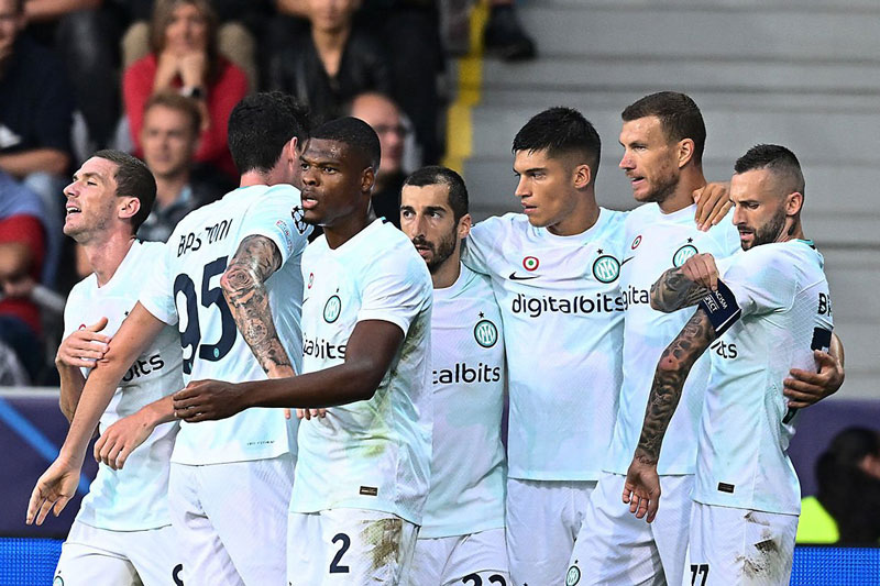 Vắng Lukaku, Inter vẫn có 3 điểm nhờ Dzeko và Dumfries