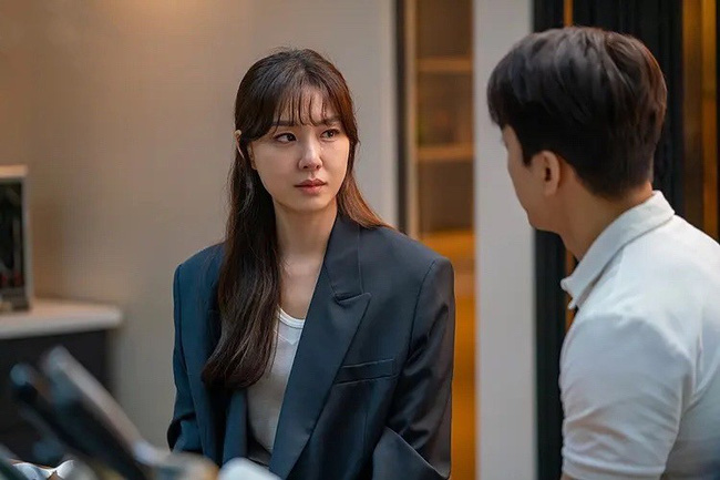 Vợ sinh xong cả năm chồng không đụng vào người, cô chất vấn thì nhận được chiếc hộp gói ghém đẹp đẽ, món quà đặc biệt trong đó khiến cô phải mất ngủ