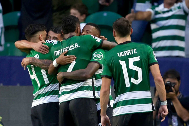 Sporting gây bất ngờ trước Tottenham.