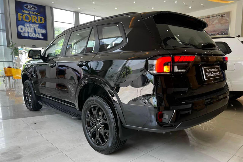 Kèm “lạc” tới 200 triệu, vì sao doanh số Ford Everest 2022 vẫn tăng trưởng đột biến?