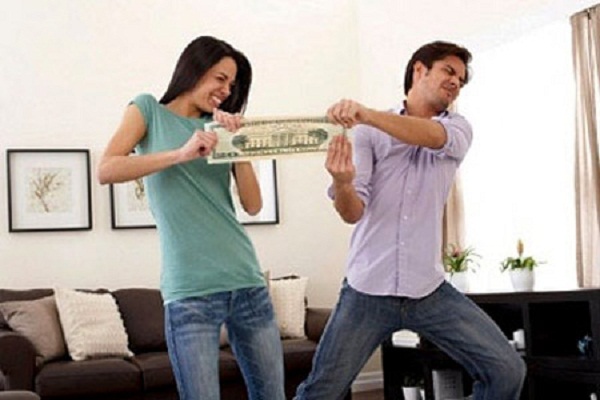 Lấy phải người chồng keo kiệt, từ 'thiên nga' tôi hóa 'vịt bầu'