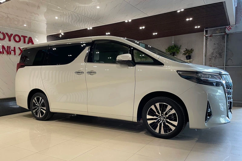 6. Toyota Alphard (doanh số: 8 chiếc). Ảnh: Toyota Thanh Xuân.