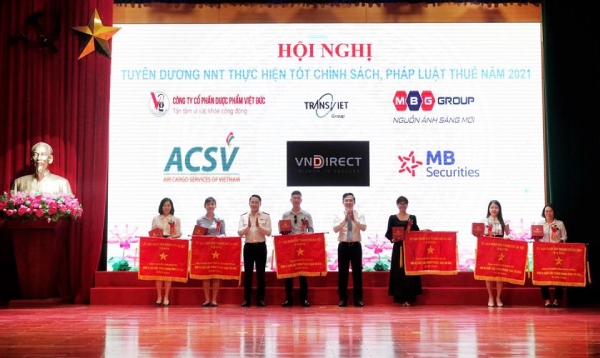 Hà Nội khen thưởng 209 doanh nghiệp, người nộp thuế tiêu biểu