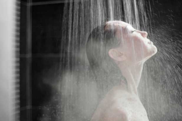 Thói quen "chết người" khi tắm nước quá nóng, số 3 chị em nhớ bỏ ngay